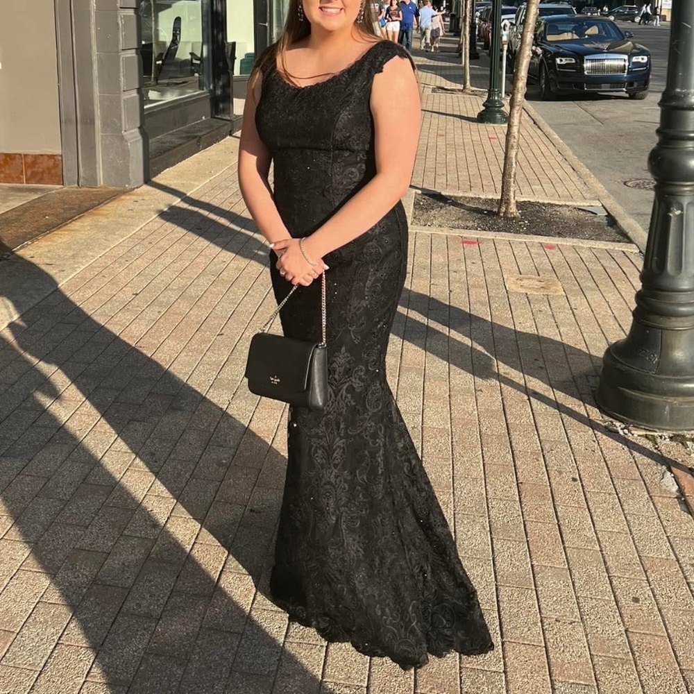 Montage by Mon Cheri mob/prom dress